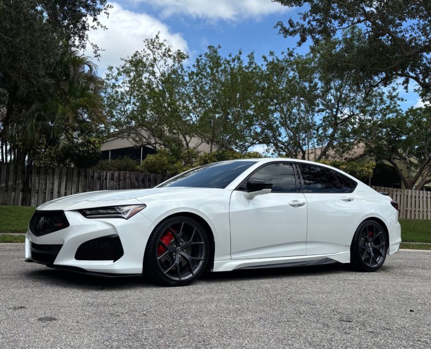 White Acura White Acura with a brilliant glossy finish after professional detailing in Palm Beach County.